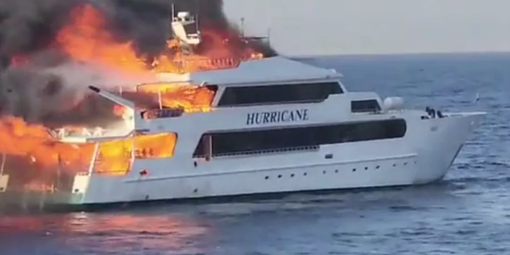 Hořící loď Hurricane